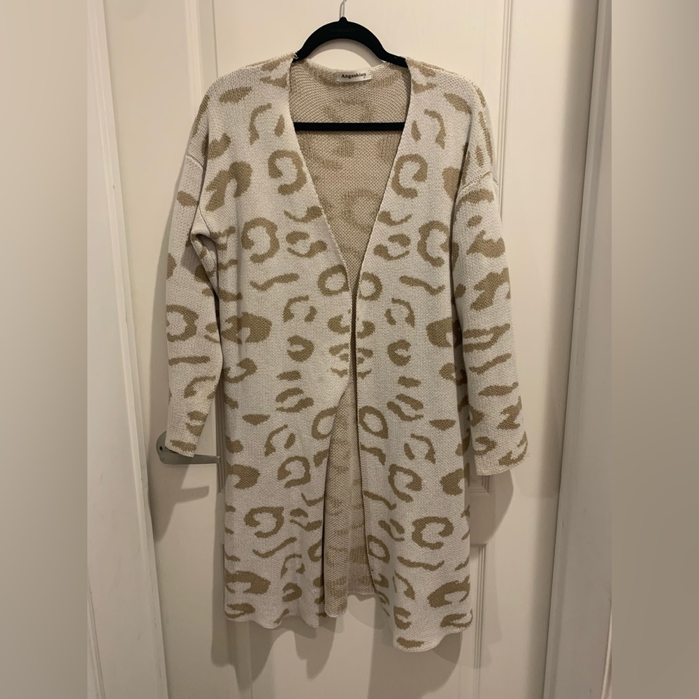 Angashion Size Small Animal Print Tan White Womens Long sleeve Cardigan Sweater